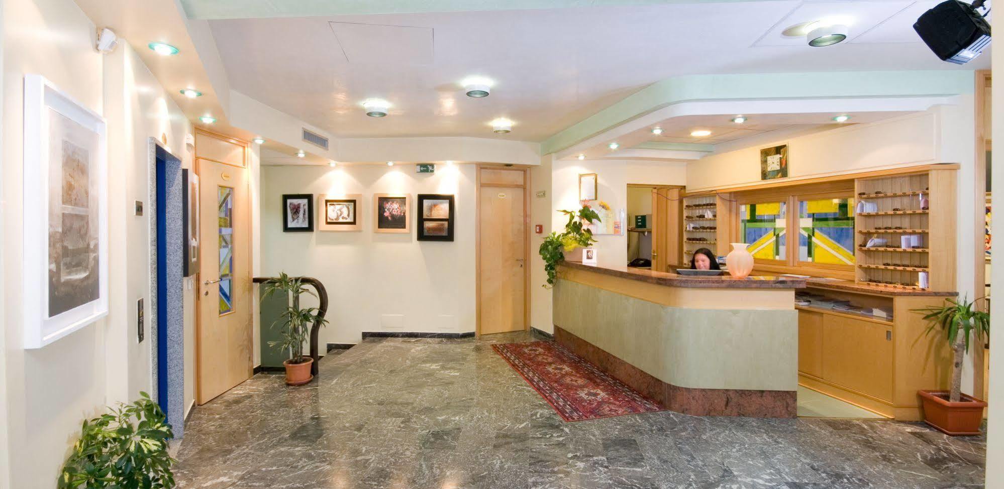 Hotel Nember Лидо-ди-Езоло Экстерьер фото